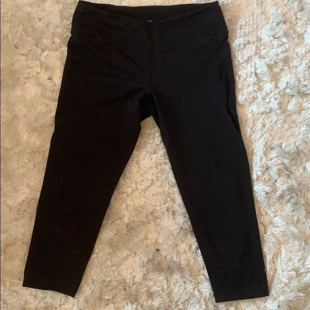 Black stretchy reversible Capri leggings